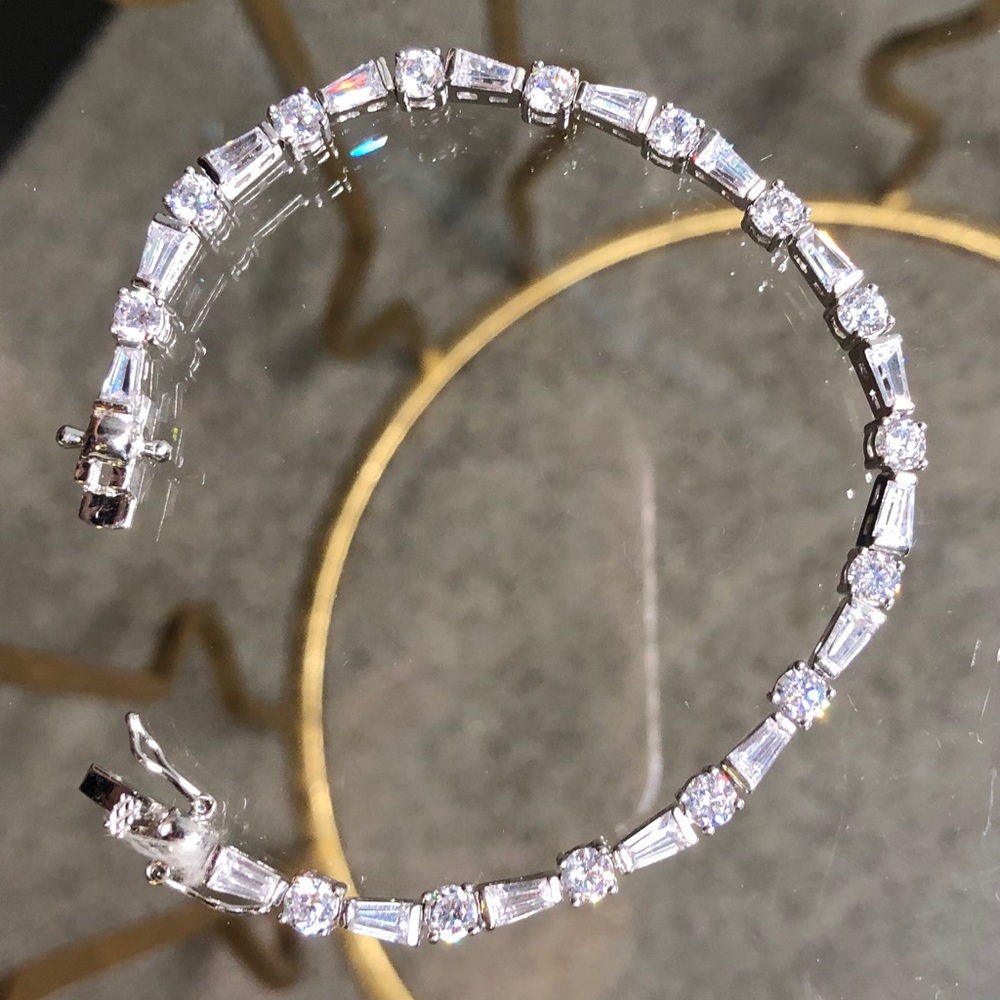 Eye-catching tennis bracelet, CZ and 925 Silver